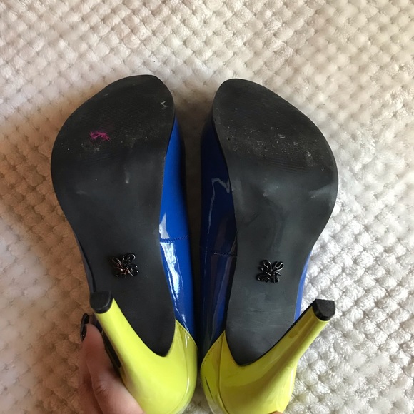 Simply Vera Wang Chartreuse & Blue Pumps - Picture 4 of 7